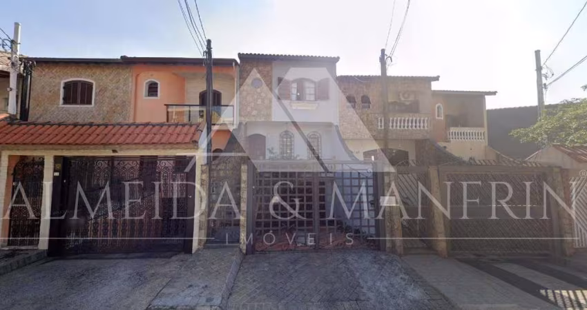 PORTEIRA FECHADA!!! Sobrado com 270m² com 3 Quartos e Espaço Gourmet