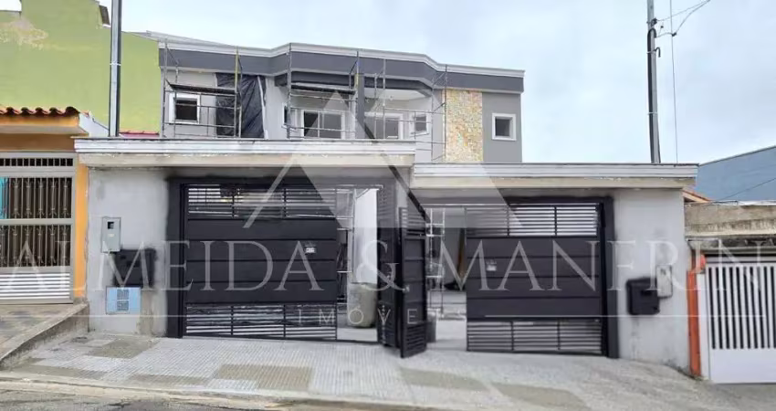 Sobrado novo com 4 dormitórios, 2 suítes e 4 vagas de garagem