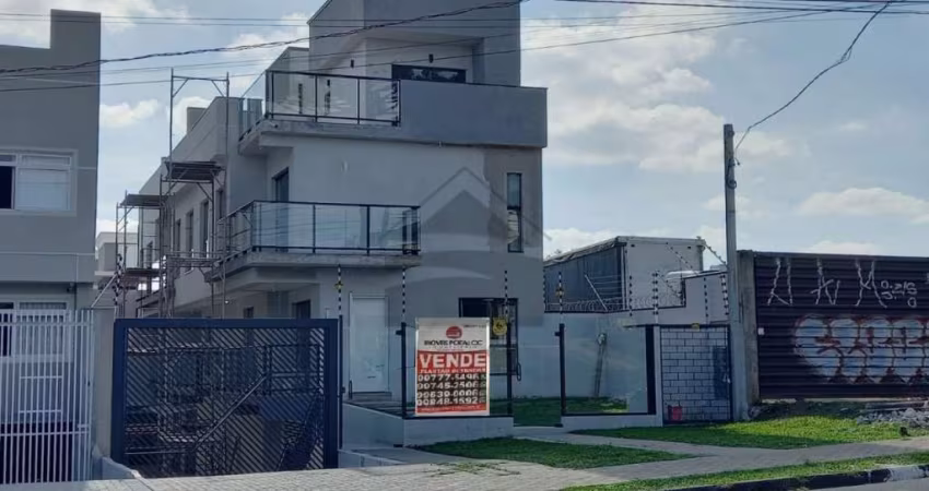 Casa com 3 quartos à venda na Avenida Frederico Lambertucci, Fazendinha, Curitiba