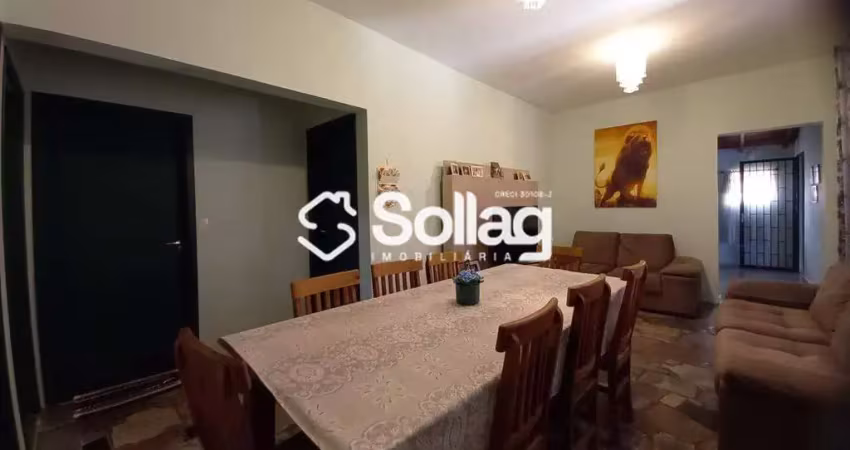 Casa á venda no bairro caixa d' água em vinhedo, interior de são paulo.