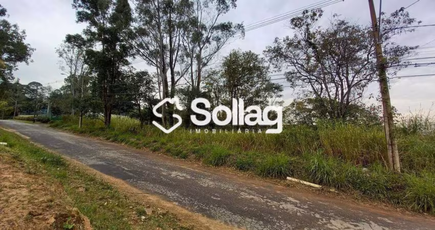 Propriedade com 9000m² em região tranquila e fácil acesso à Estrada da Boiada , divisa Vinhedo/Valinhos .