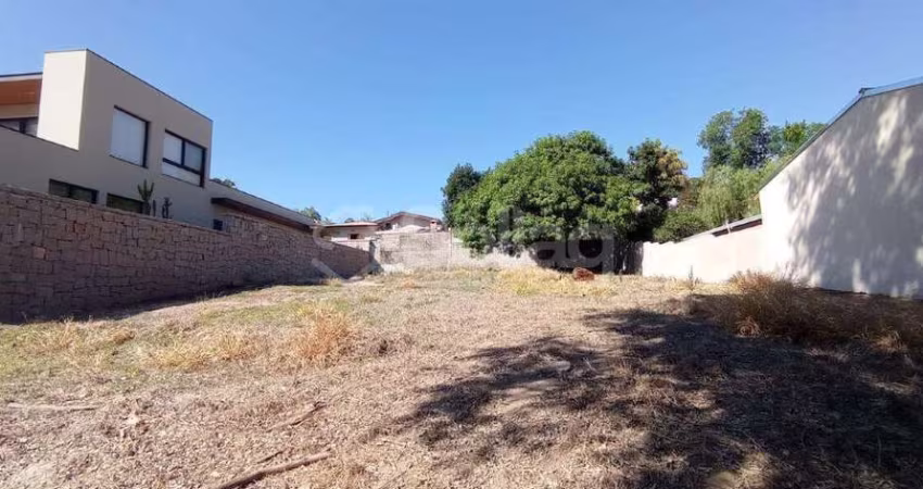 Terreno à venda com ótima topografia no condomínio Estância Marambaia na cidade de Vinhedo - SP.