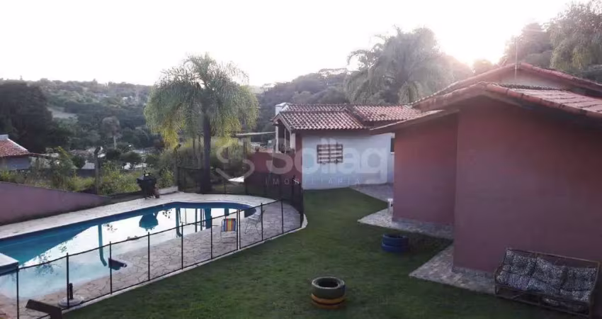 Casa à venda com três quartos sendo uma suíte na cidade de louveira - sp no bairro jardim nova américa.
