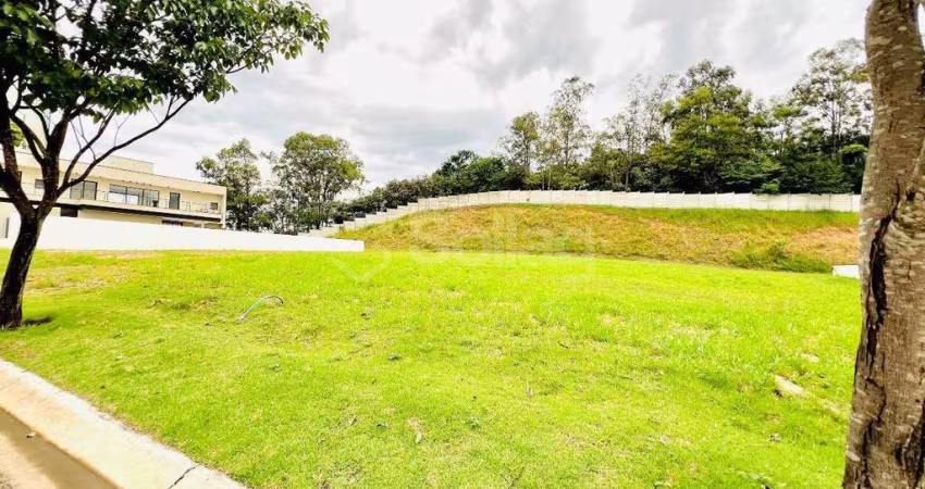 Terreno plano em condomínio fechado na cidade de Vinhedo, interior de São Paulo.