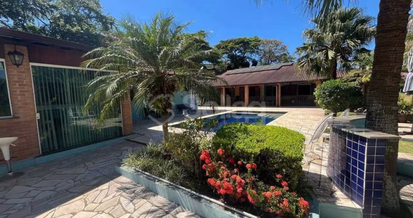 Casa em condomínio à venda, 7 quartos, 3 suítes, 3 vagas, Condomínio Vale da Santa Fé - Vinhedo/SP