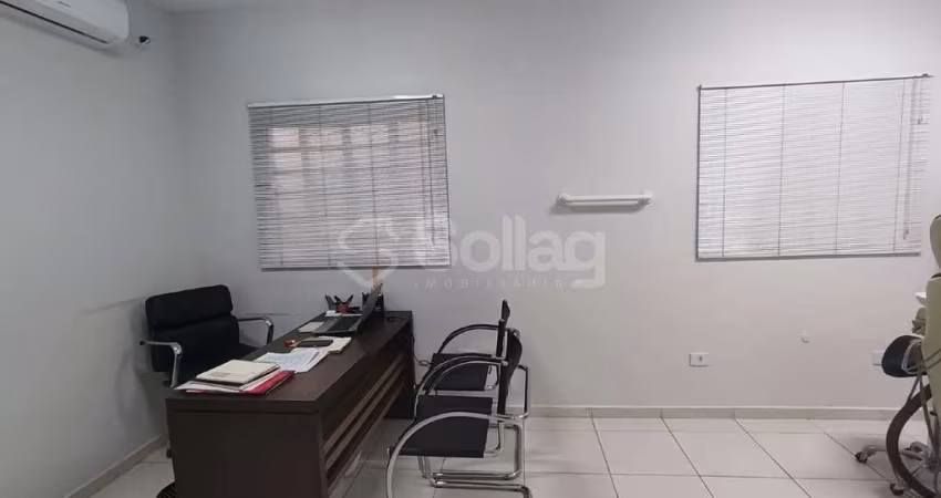 Sala comercial para alugar no Centro de Vinhedo, ideal para profissionais da saúde.