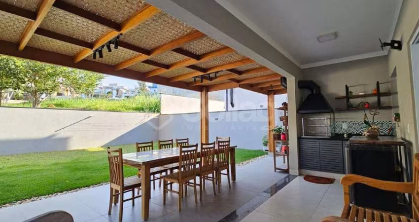 Casa para comprar , sobrado, Condomínio Vita Verdi, sala com pé direito alto com três suítes amplo terreno, em Valinhos - SP