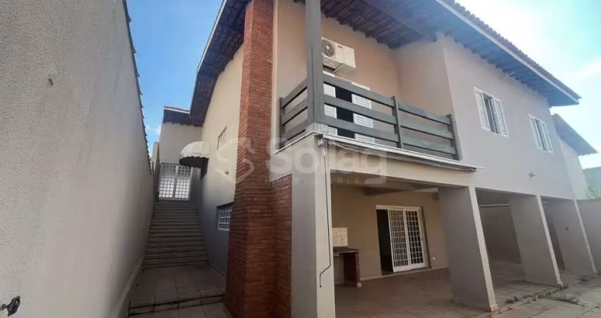 Casa para alugar comercial ou residencial em vinhedo, 03 quartos sendo 01 suíte em bairro bem localizado e próximo ao centro.
