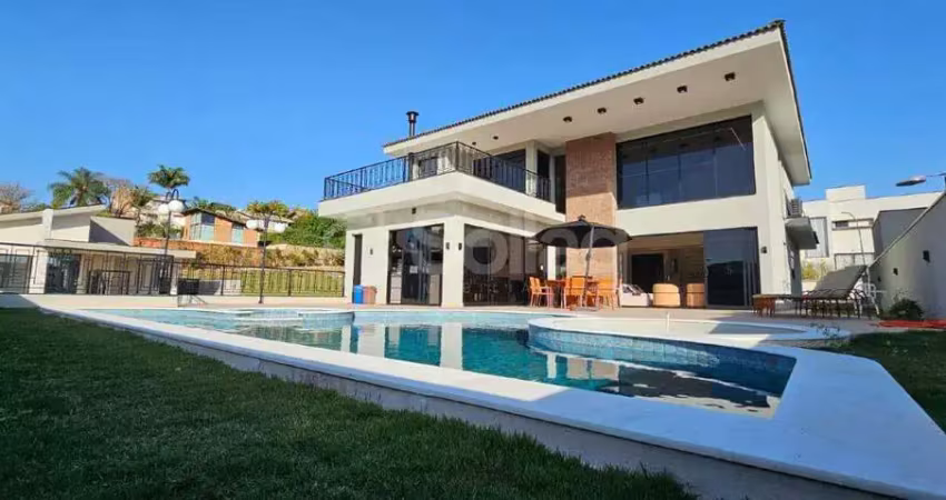 Casa nova a venda no condomínio arboretum em vinhedo - sp são 4 suítes sendo 02 c closet (uma com varanda), 02 c/ armários e todas c/ ar condicionado