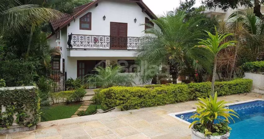 Casa em condomínio para alugar com 04 quartos, sendo 02 suítes.