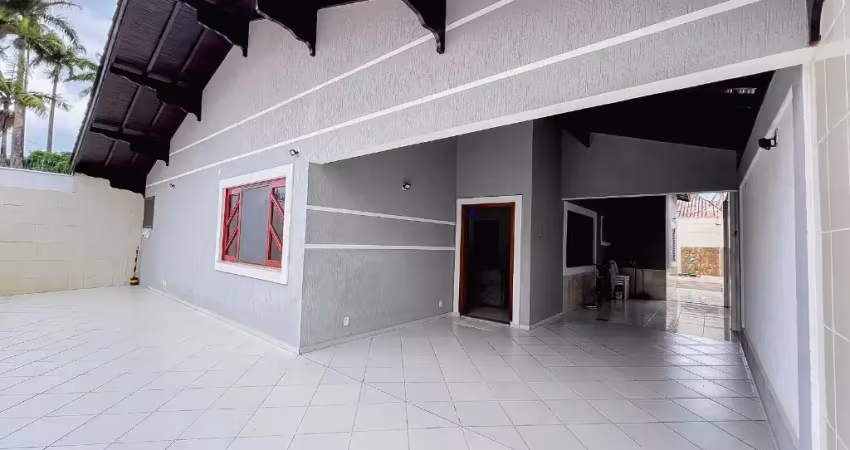 Casa com 4 quartos à venda na Avenida Presidente Kennedy, 375, Balneário Flórida, Praia Grande