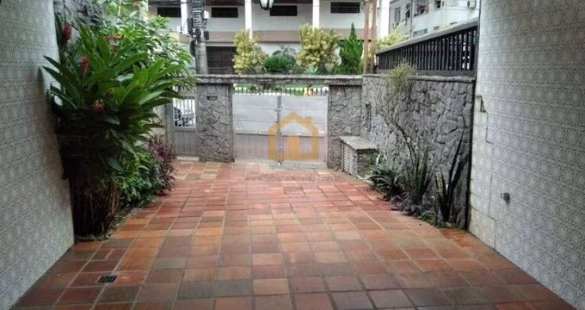 Casa Sobreposta alta com  4 Dormitórios, sendo 1 com Suíte à venda - Boqueirão - Santos/SP