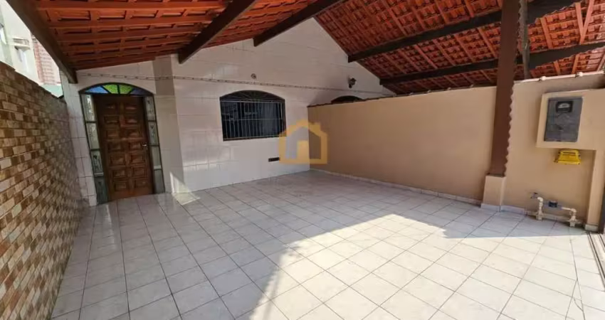 Casa com 2 dormitórios à venda, 60 m² por R$ 477.000 - Aviação - Praia Grande/SP