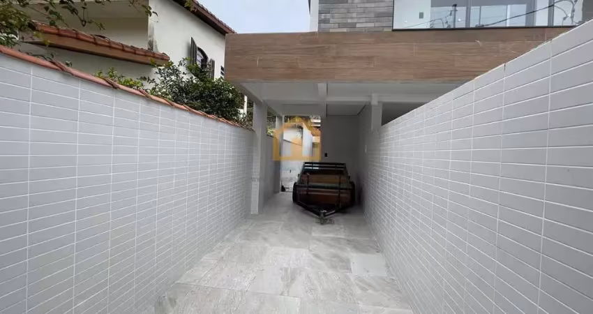 Casa Padrão  tipo sobrado 3 dormitórios sendo 1 suite e 2 vagas de garagem em santos.