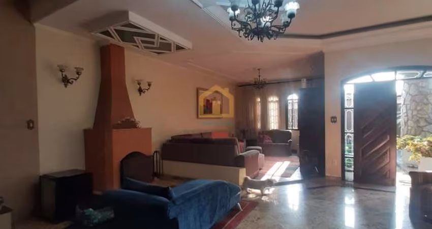 Casa Sobrado 4 Dormitórios, sendo 2 suítes..