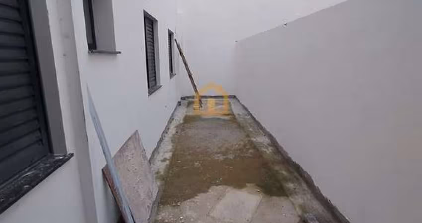 Sobreposta Baixa à Venda - 3 Dormitórios com Quintal e 2 Vagas de Garagem