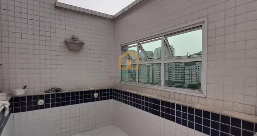 Apartamento Cobertura Duplex, 3 dormitórios amplos, sendo 1 suíte com closet.