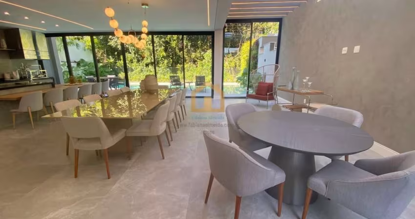 CASA 06 suítes, e mais 1 dependência completa de empregada (quarto e banheiro)