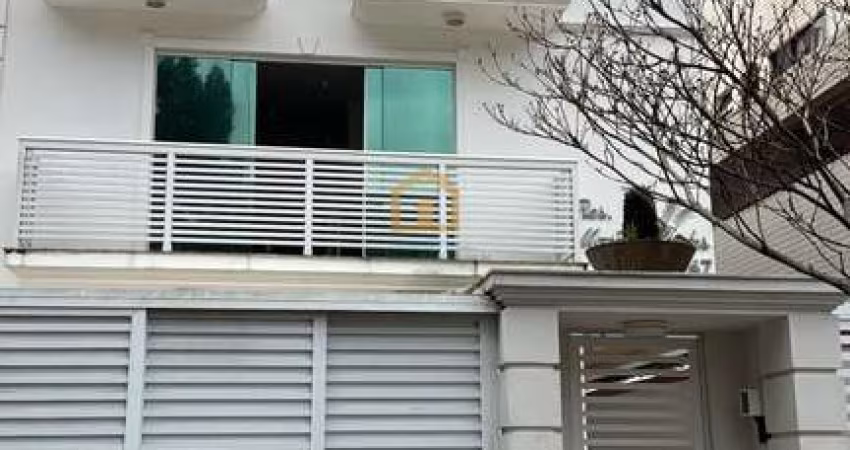 Casa Padrão, 3 dormitórios, sendo 1 suíte.