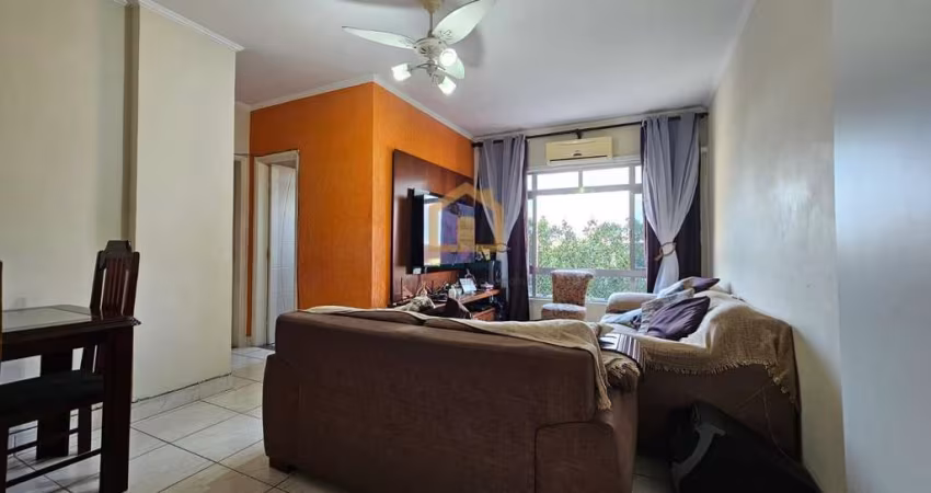 Apartamento, no Bairro Marapé, em Santos/SP.