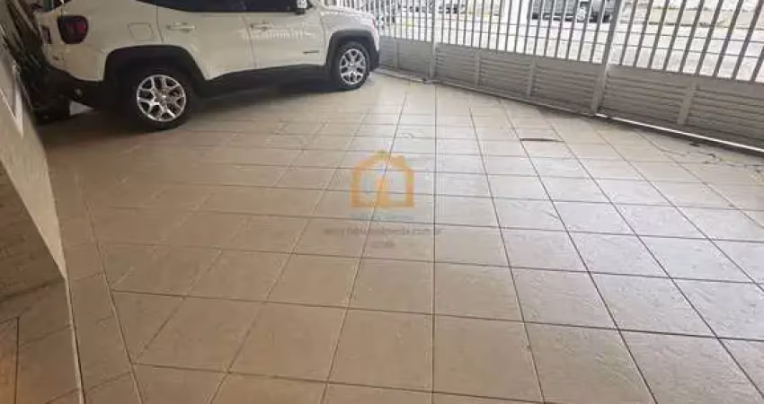 Casa Triplex 5 dormitórios, sendo 2 suítes.