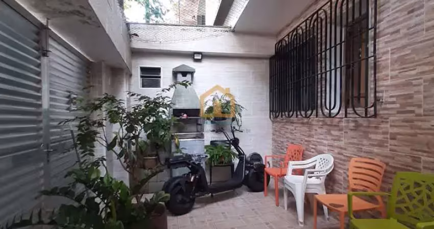 Casa sobreposta baixa bem conservada. bairro ponta da praia, em santos/sp.