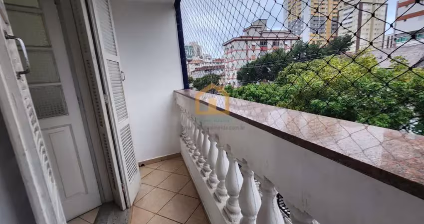 Apartamento padrão 2 dormitórios amplos, sendo 1 com sacada de frente.