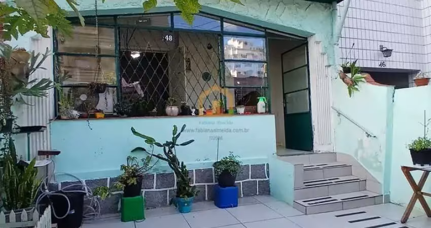 Sobrado geminado com quintal – bairro campo grande, santos/sp