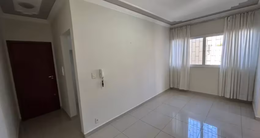 Apartamento com 2 quartos para alugar no Conjunto Segismundo Pereira, Uberlândia 