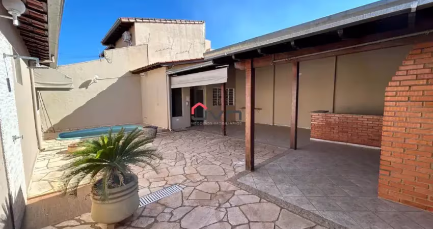 Casa com 4 quartos para alugar no Santa Mônica, Uberlândia 