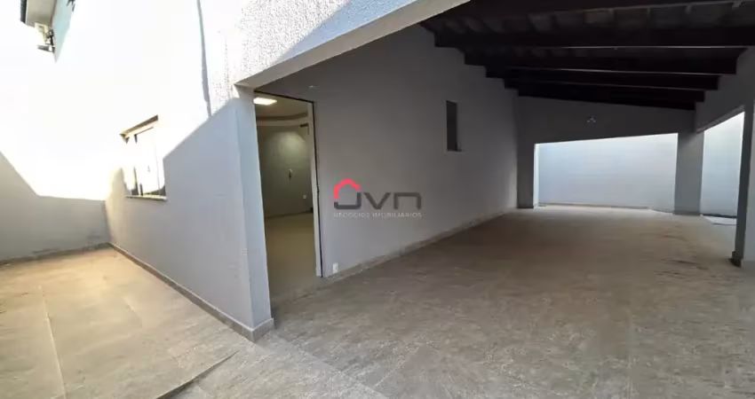 Casa com 3 quartos para alugar na Rua Luiz Roberto Alcântara, Alto Umuarama, Uberlândia