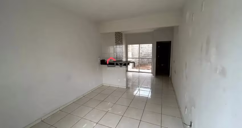 Casa localizada no bairro panorama, com 02 quartos e condomínio com churrasqueira