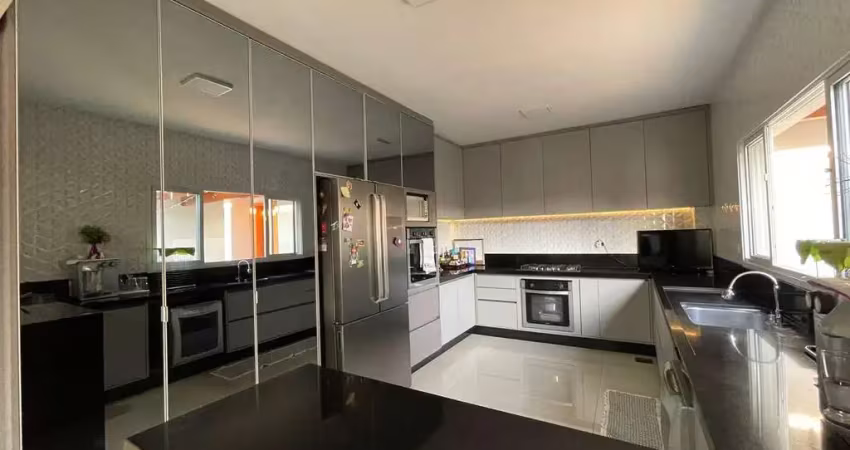 Casa com 3 quartos à venda na Rua Ciro da Rocha Leite, 25, Jardim Shangri la, Londrina