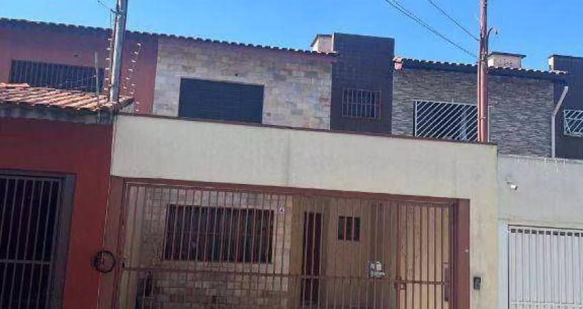 Sobrado Alto da Mooca sendo 3 dormitórios uma suíte mais 1 wc dois dormitórios com armários cozinha com armários  próximo do metrô Vila Prudente aceit
