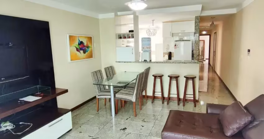 Apartamento locação anual . 02 quartos sendo 02 suítes + 01 quarto reversível, 01 vaga de garagem. centro de guarapari/es.
