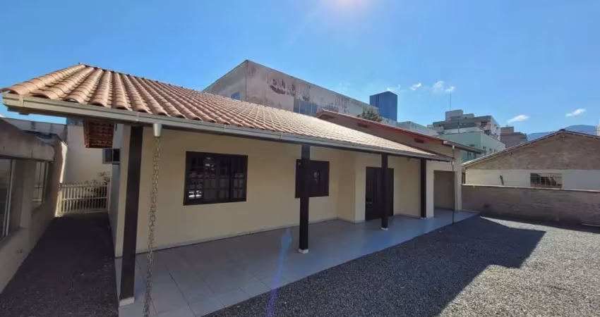Casa com 2 quartos para alugar no Centro, Jaraguá do Sul 
