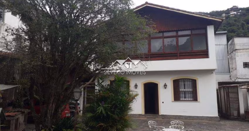 Casa- Petrópolis, Alto da Serra