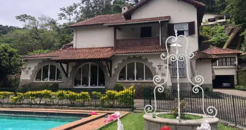 Casa- Petrópolis, Castelânea