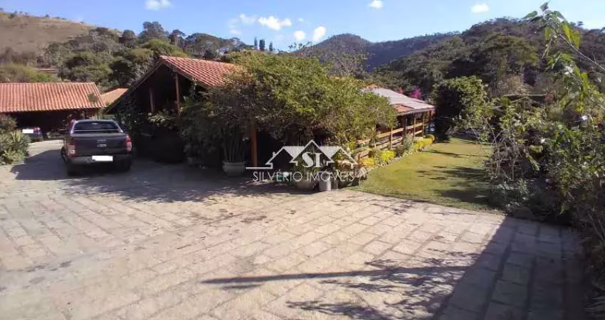 Casa- Petrópolis, Secretário