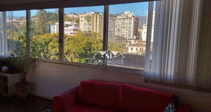 Apartamento- Petrópolis, Centro