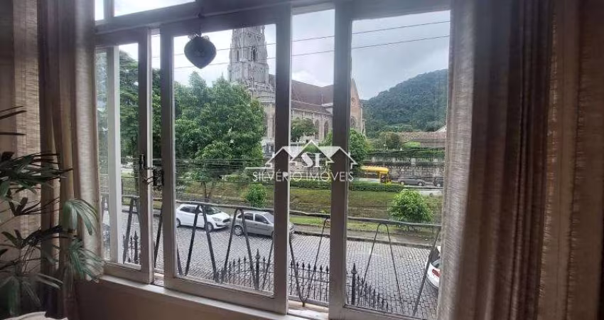 Apartamento- Petrópolis, Centro
