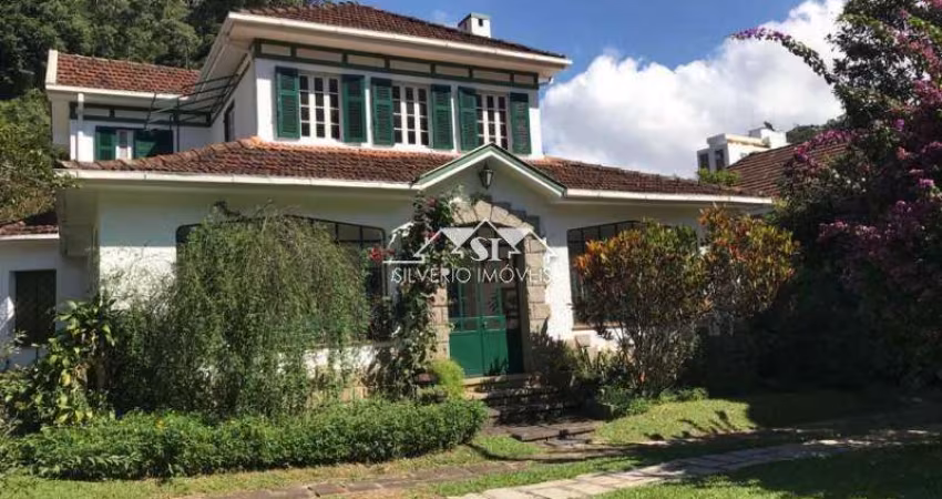 Casa- Petrópolis, Centro