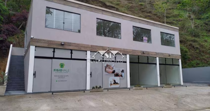 Loja- Petrópolis, Araras