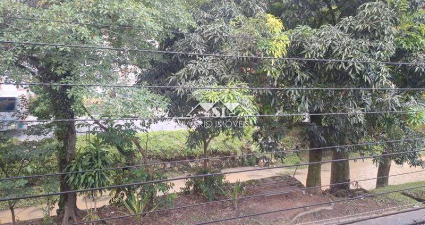 Apartamento- Petrópolis, Centro