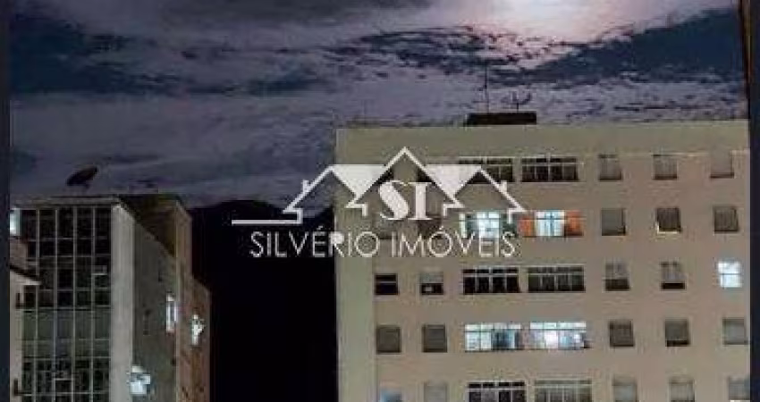 Apartamento- Petrópolis, Centro