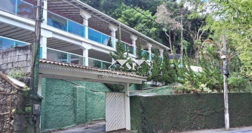 Casa- Petrópolis, Corrêas
