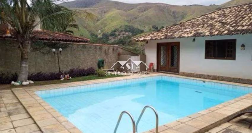 Casa- Petrópolis, Posse