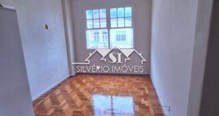 Apartamento- Petrópolis, Centro