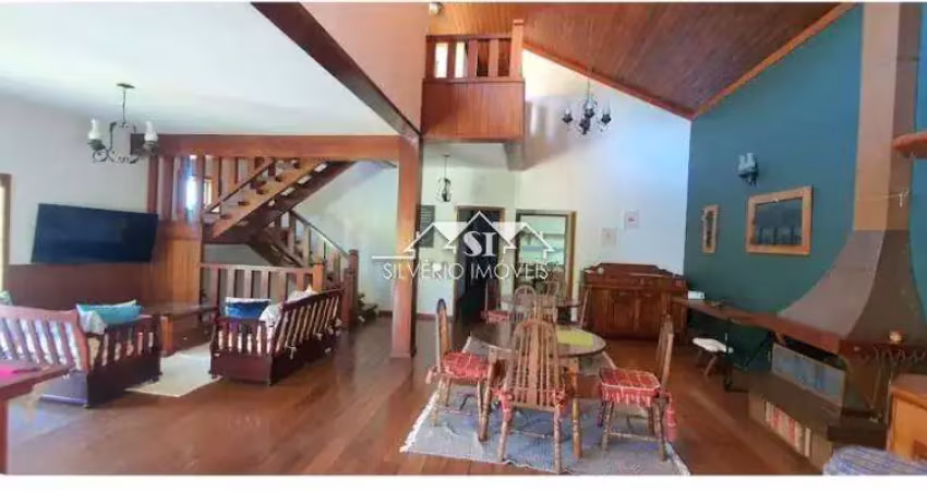 Casa- Petrópolis, Corrêas