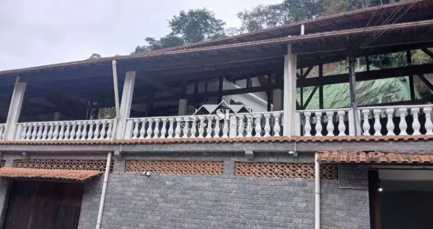 Casa com 4 quartos para alugar no Corrêas, Petrópolis 